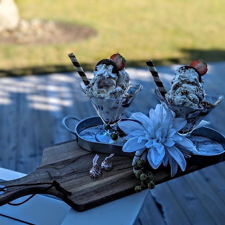 كيلونا الغربية Autumn Lane B&B, Farmhouse Elegance & Stunning Lakeviews المظهر الخارجي الصورة
