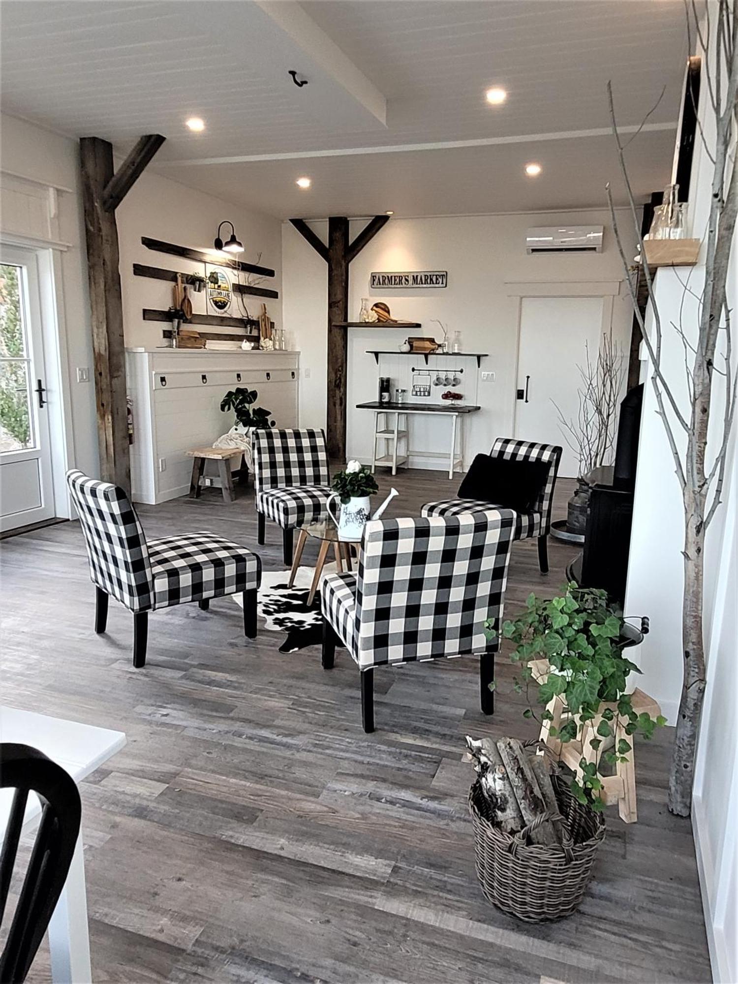 كيلونا الغربية Autumn Lane B&B, Farmhouse Elegance & Stunning Lakeviews المظهر الخارجي الصورة