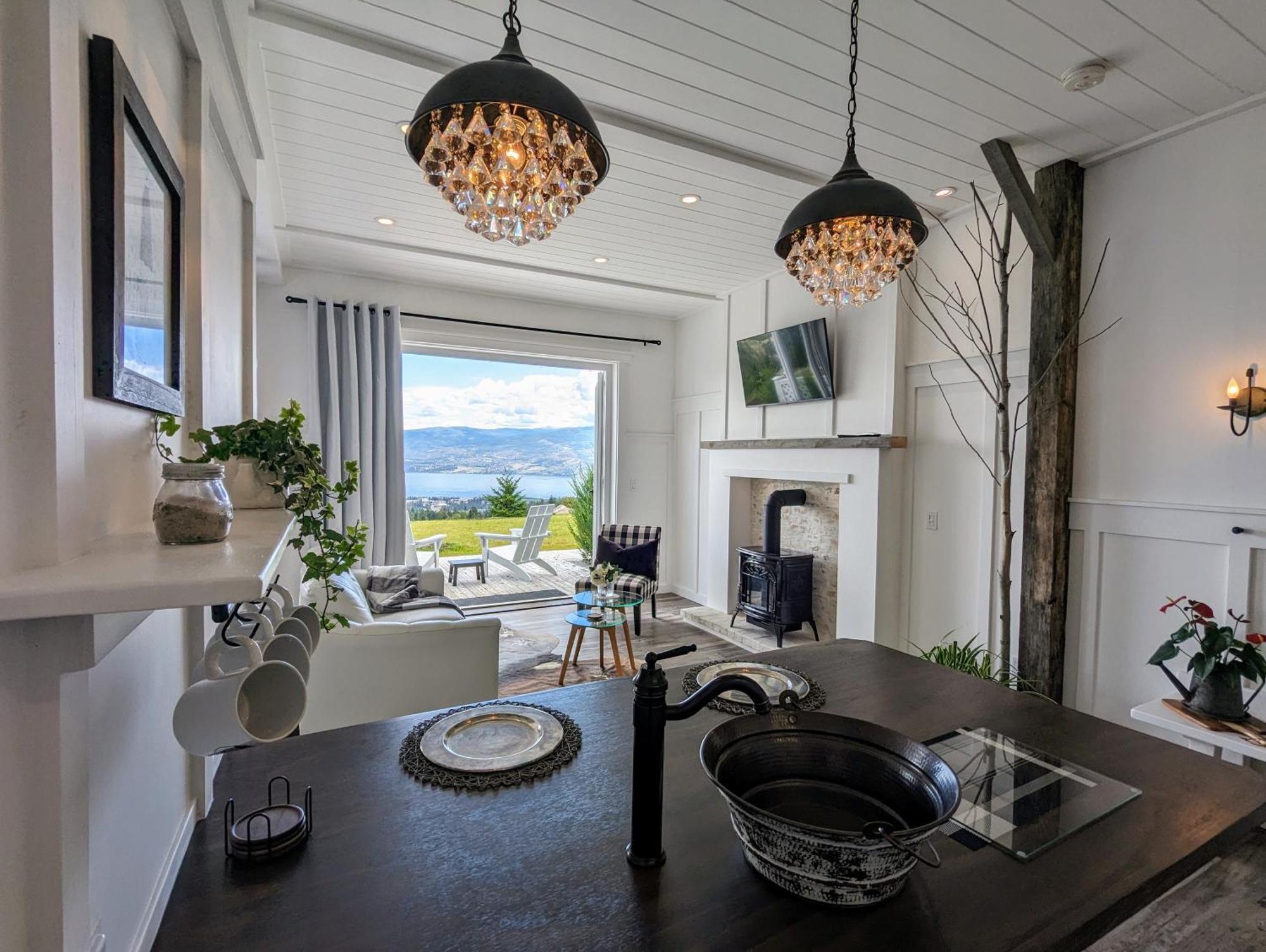كيلونا الغربية Autumn Lane B&B, Farmhouse Elegance & Stunning Lakeviews المظهر الخارجي الصورة