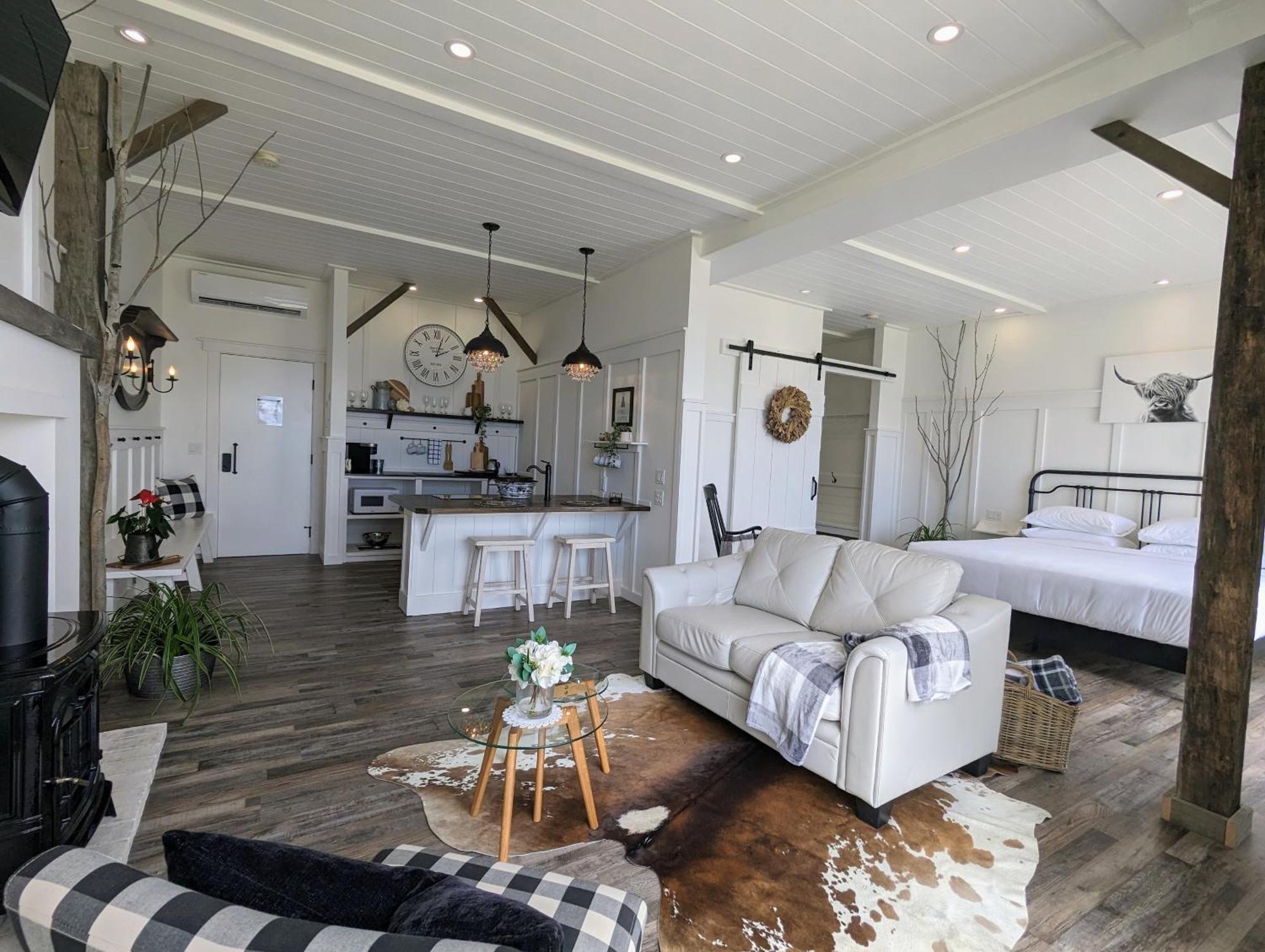 كيلونا الغربية Autumn Lane B&B, Farmhouse Elegance & Stunning Lakeviews المظهر الخارجي الصورة