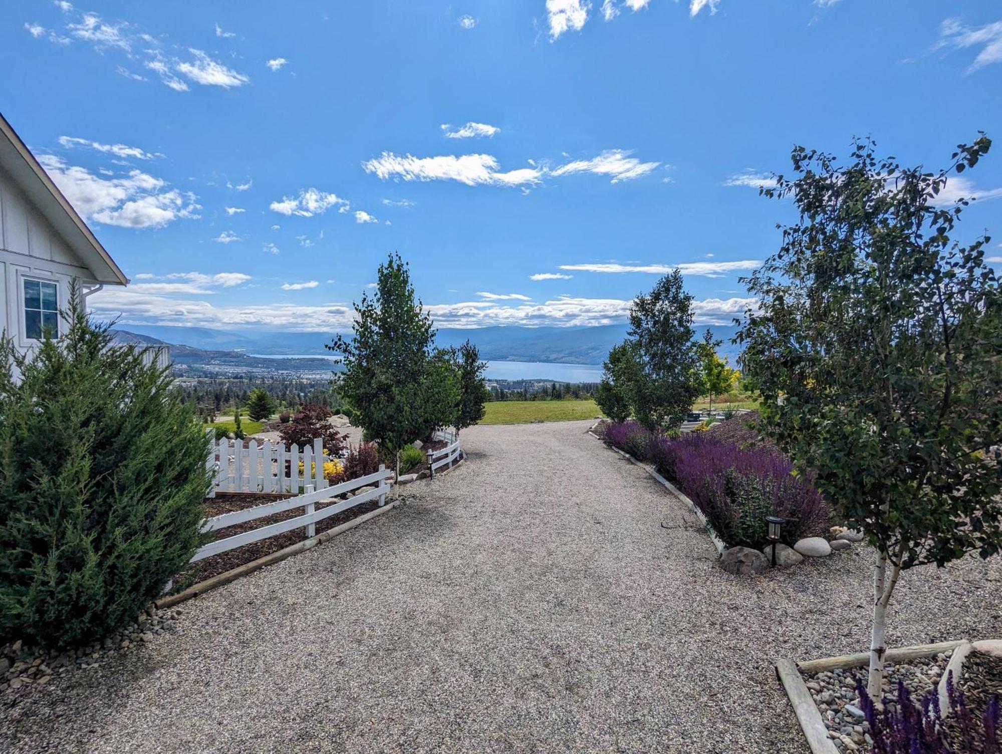 كيلونا الغربية Autumn Lane B&B, Farmhouse Elegance & Stunning Lakeviews المظهر الخارجي الصورة