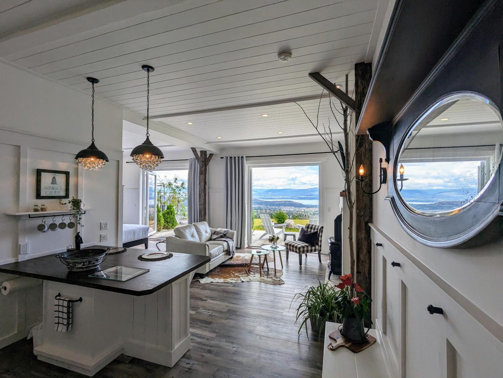 كيلونا الغربية Autumn Lane B&B, Farmhouse Elegance & Stunning Lakeviews المظهر الخارجي الصورة
