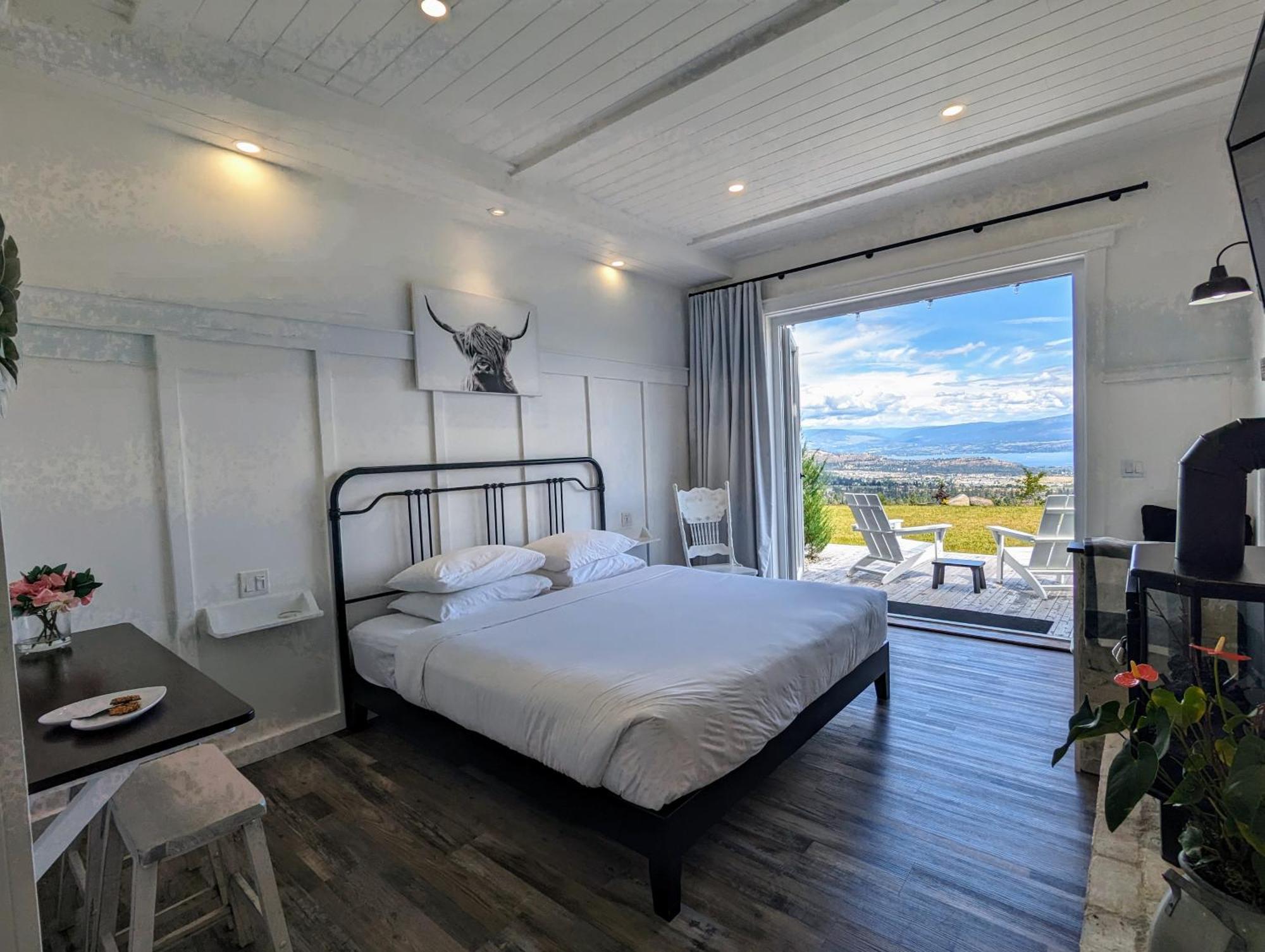 كيلونا الغربية Autumn Lane B&B, Farmhouse Elegance & Stunning Lakeviews المظهر الخارجي الصورة
