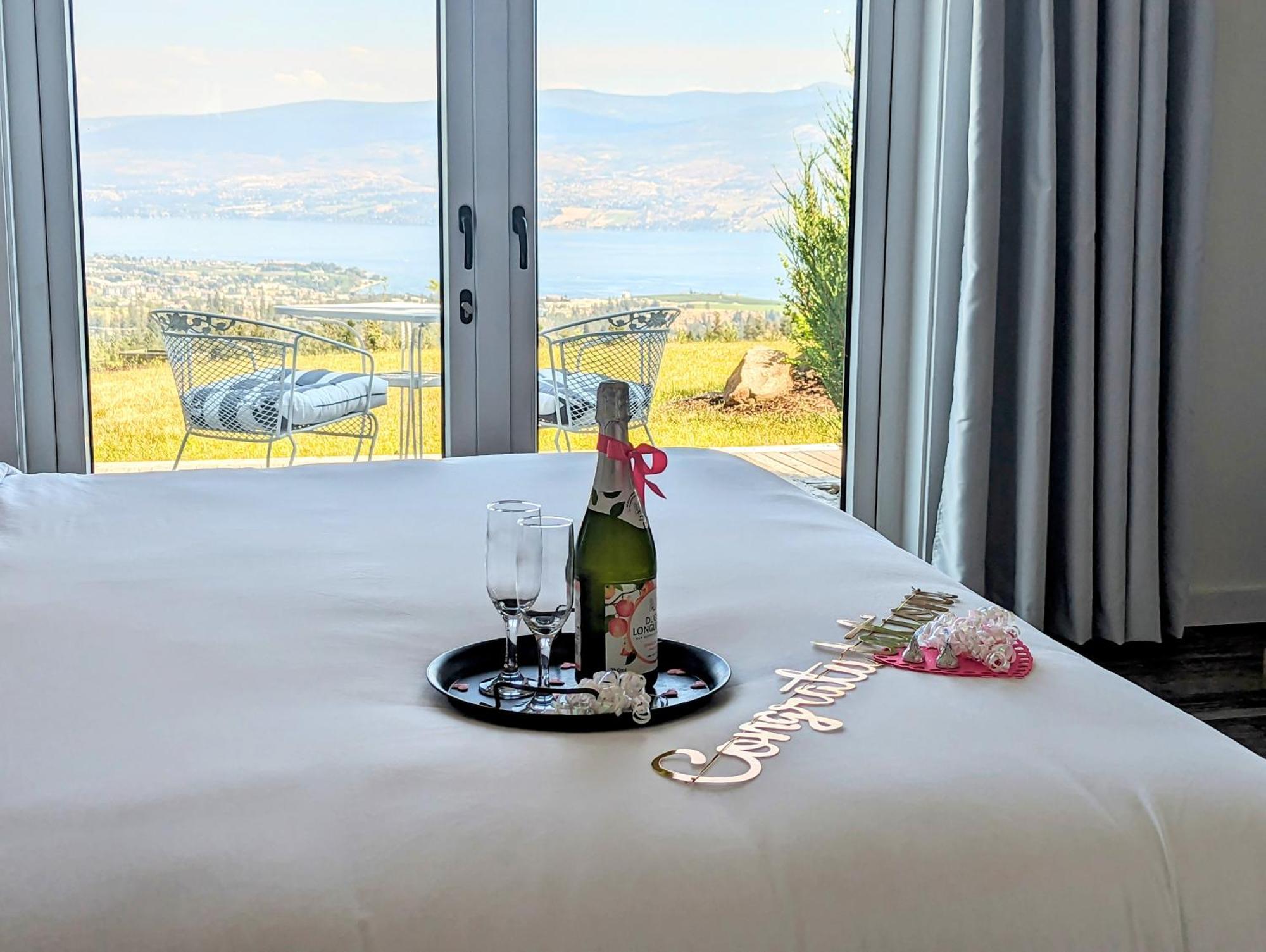 كيلونا الغربية Autumn Lane B&B, Farmhouse Elegance & Stunning Lakeviews المظهر الخارجي الصورة